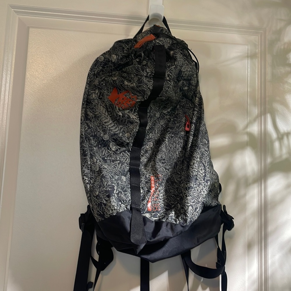 REI Flash 18 Pack
